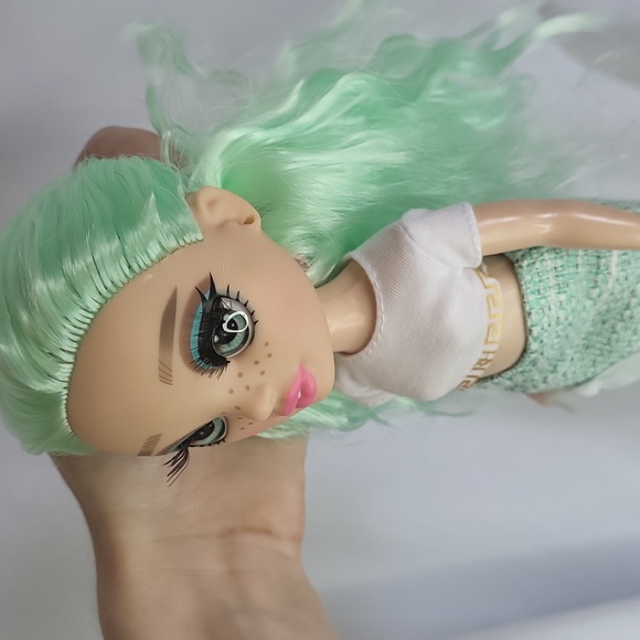 Rainbow High Daphne Minton Doll Adult Owned Great Condition 11" - Picture 7 of 14